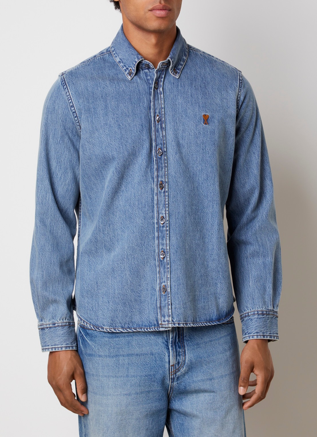 AMI Paris Regular fit overhemd van denim met logo - detail 4 indigo