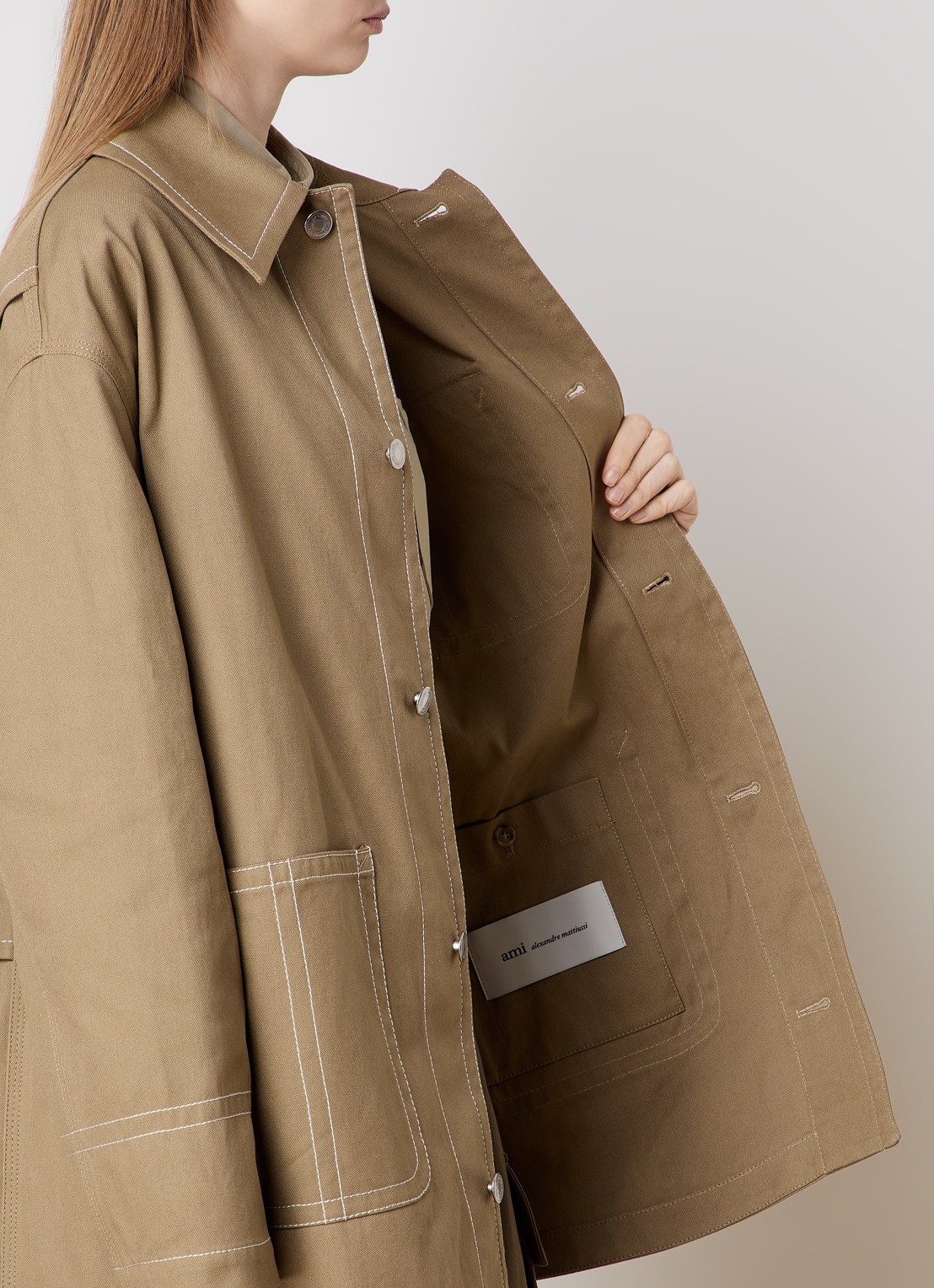 AMI Paris Spijkerjas met opgestikte zakken - detail 4 beige