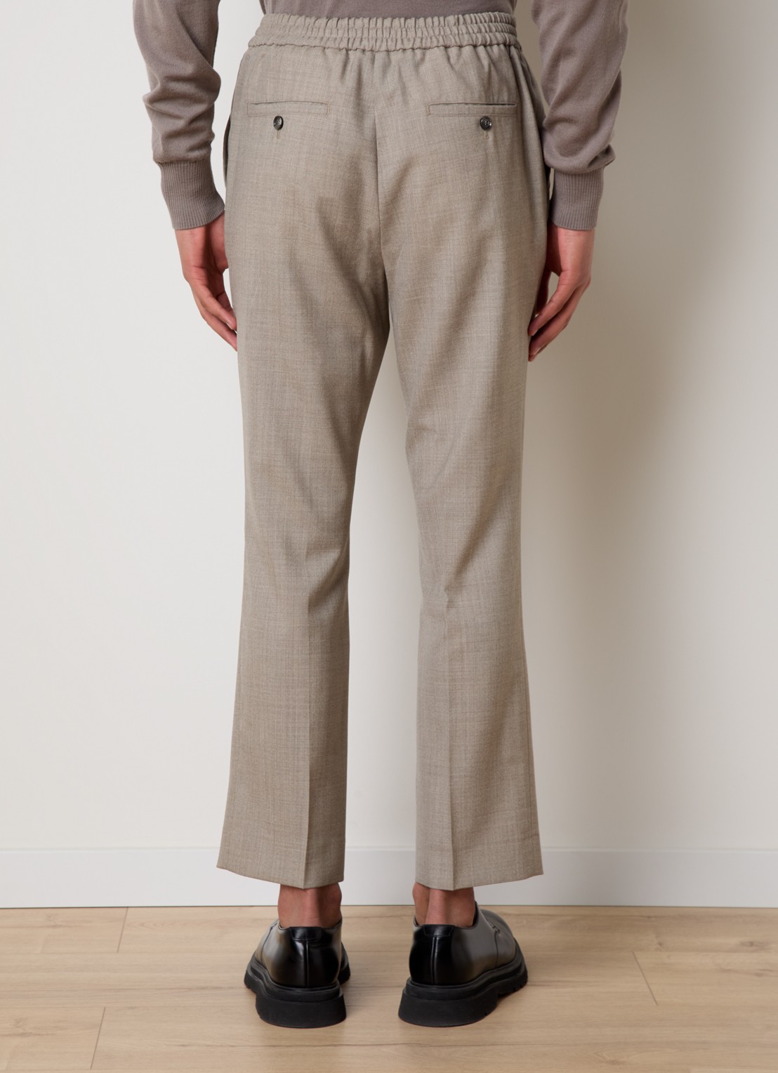 AMI Paris Straight fit pantalon van wol met steekzakken - achterkant 6 zand