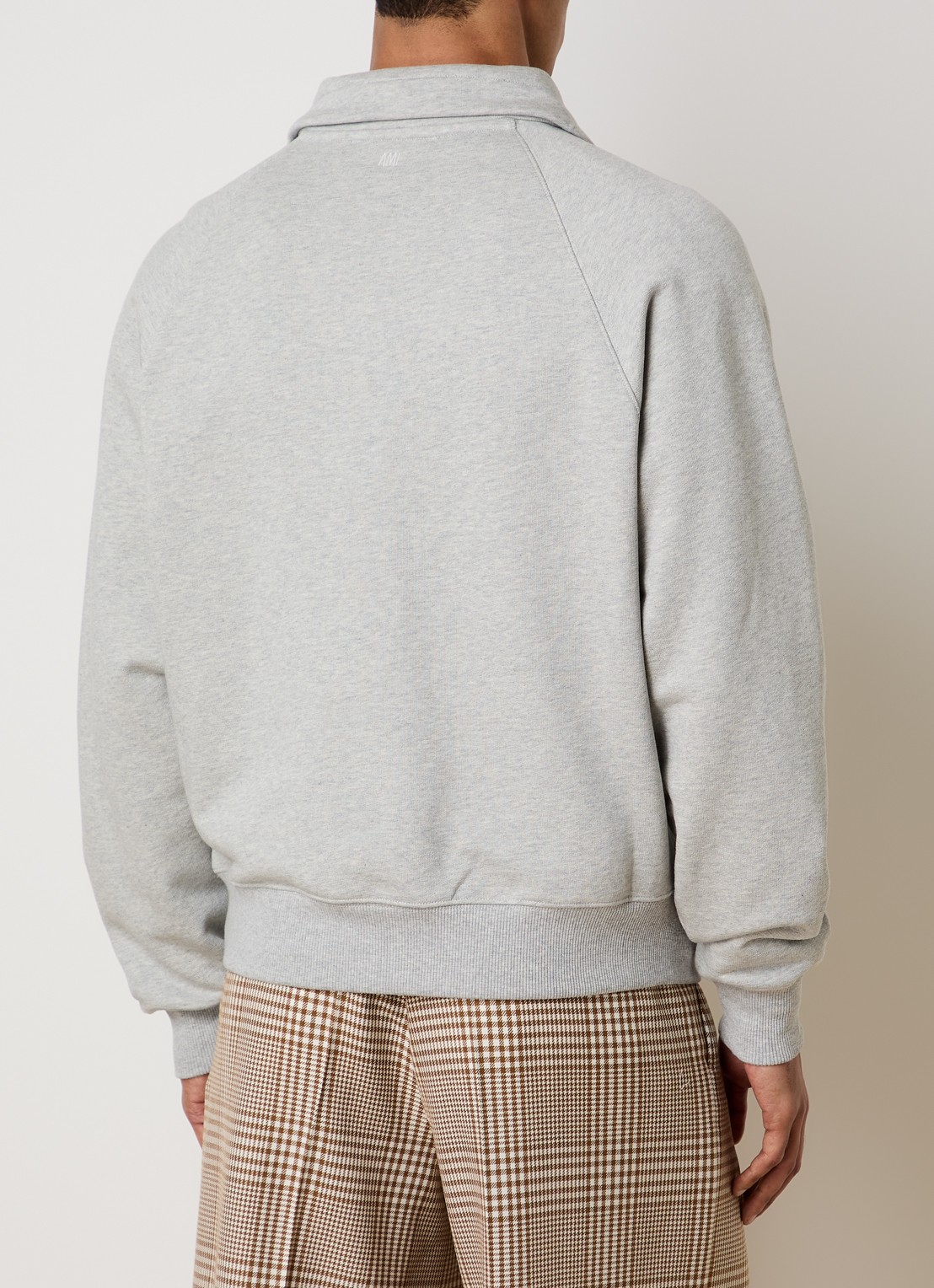 AMI Paris Sweater met halve rits en logoborduring - achterkant grijsmele