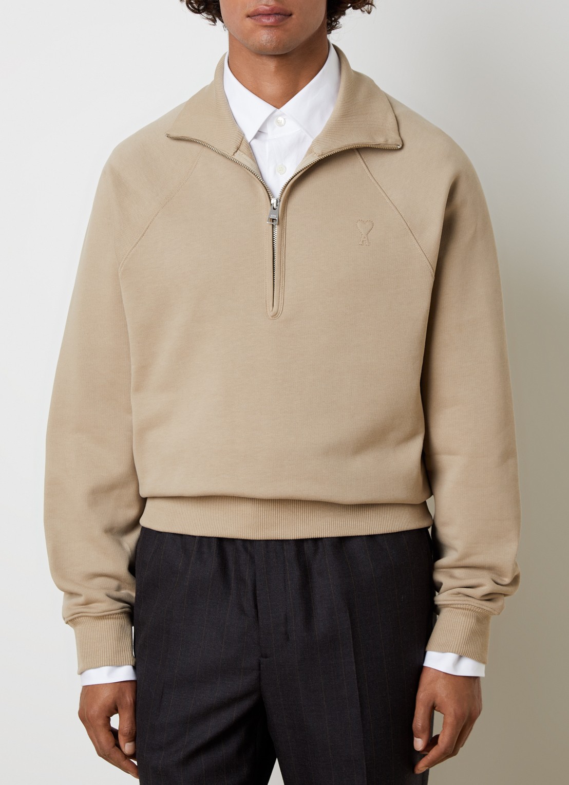 AMI Paris Sweater met halve rits - detail 4 beige
