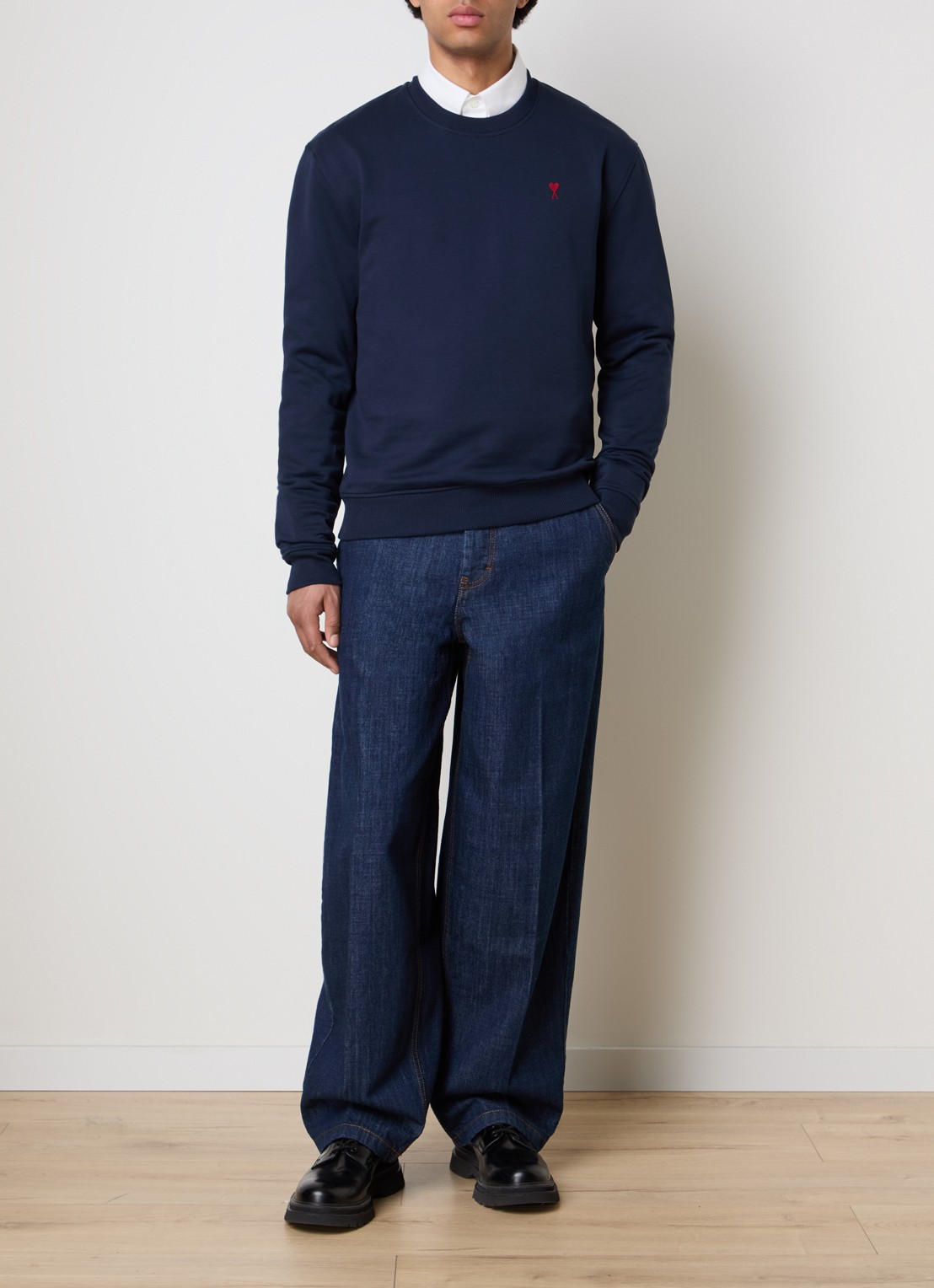 AMI Paris Sweater met logoborduring - voorkant 4 donkerblauw