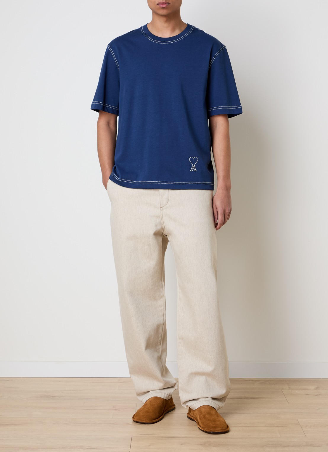 AMI Paris T-shirt met logoborduring - voorkant 4 indigo