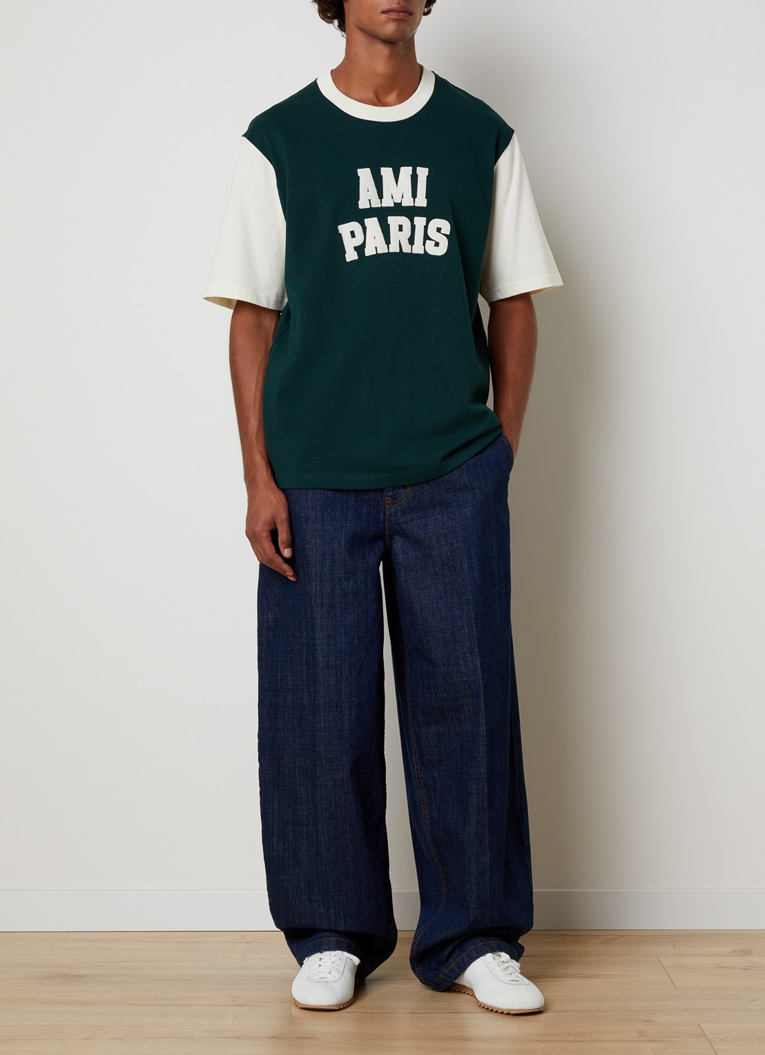 AMI Paris T-shirt met logoborduring - voorkant 5 donkergroen