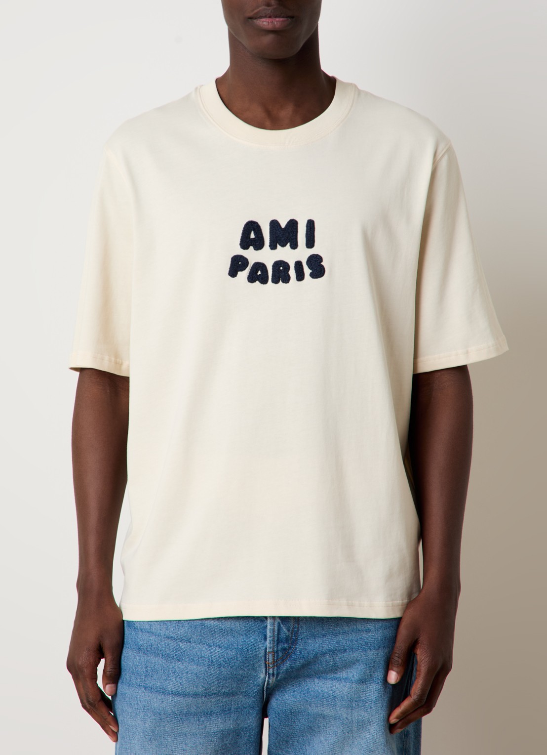 AMI Paris T-shirt van  katoen met logoborduring - detail creme