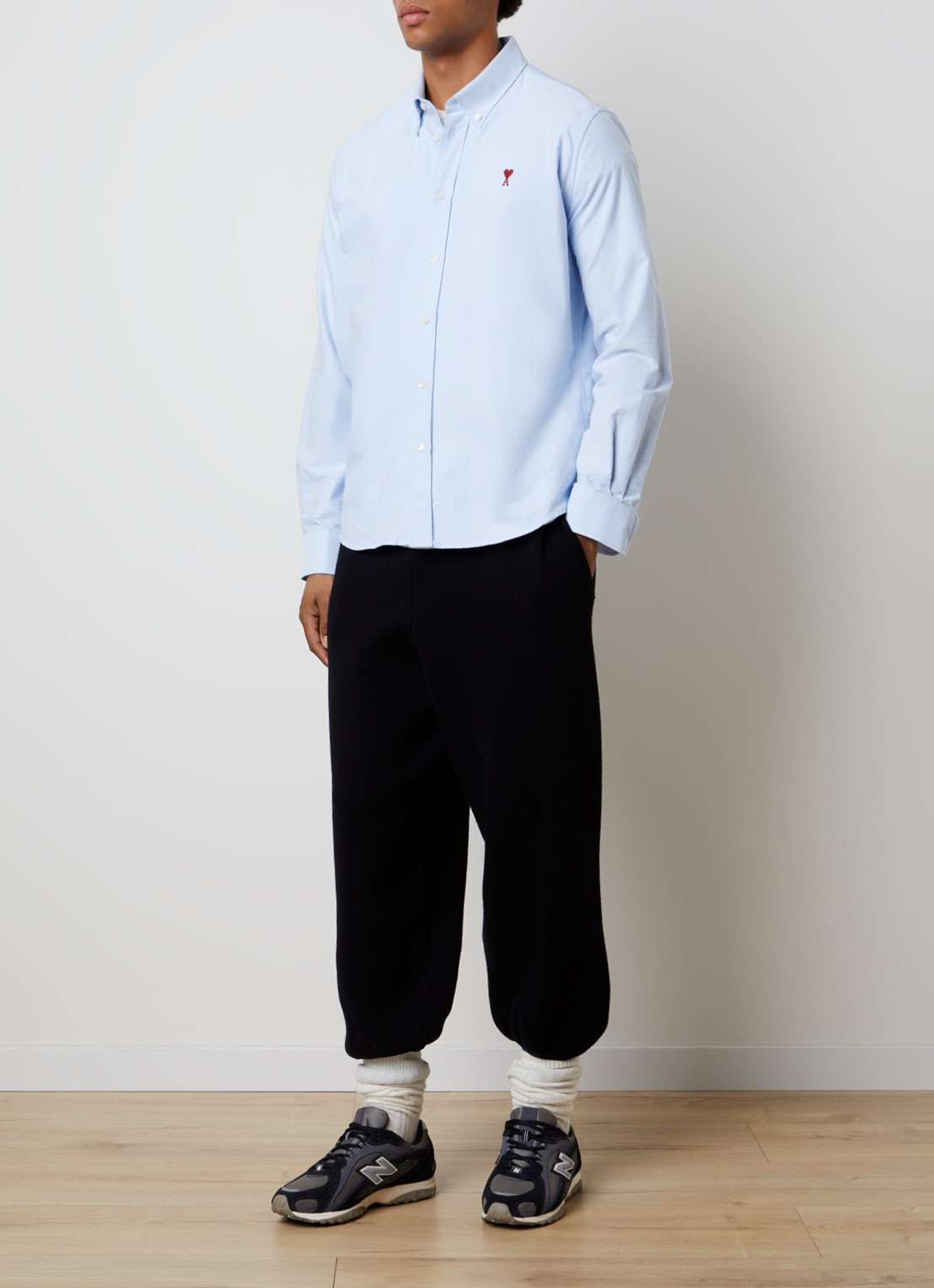 AMI Paris Tapered fit broek met steekzakken - voorkant 6 zwart