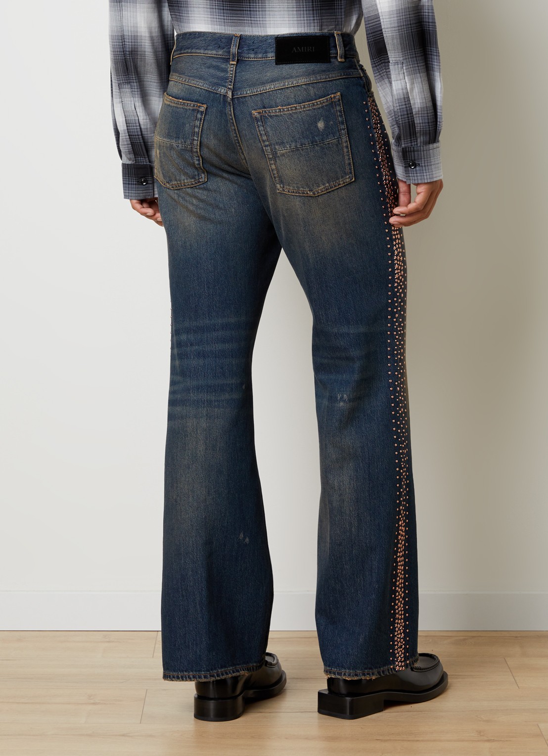 AMIRI Embellished loose fit jeans met studs - achterkant 6 indigo