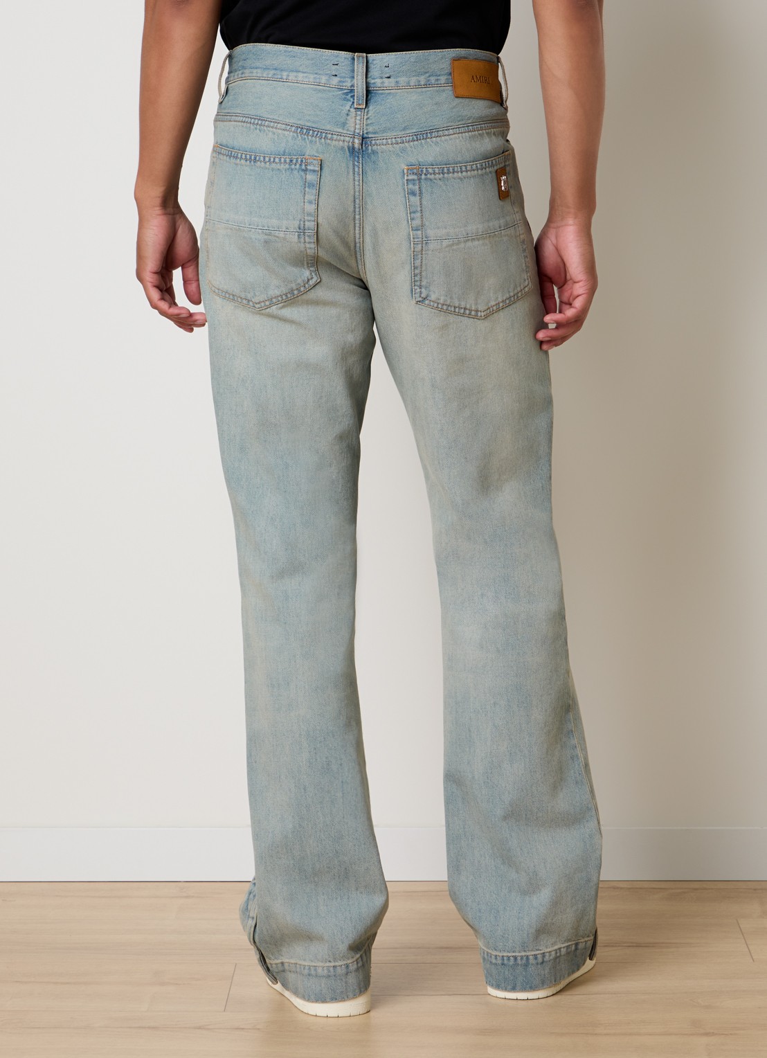AMIRI Flared jeans met medium wassing en steekzakken - achterkant 3 indigo
