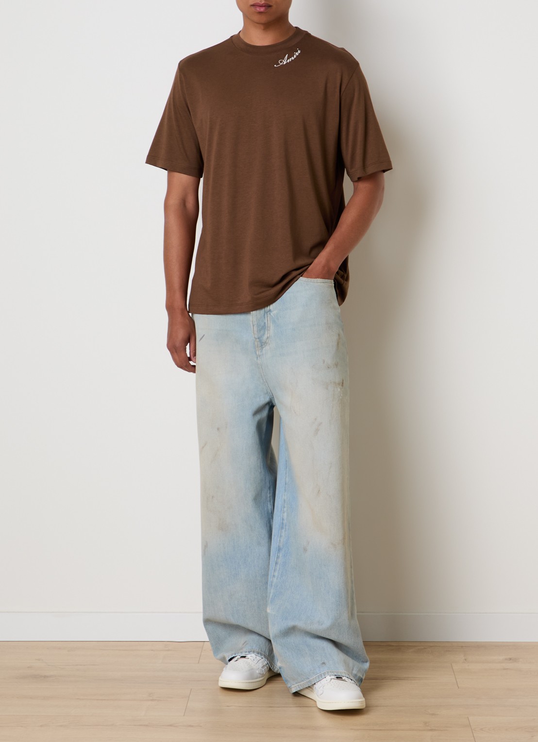 AMIRI Script T-shirt met logo - voorkant 3 cognac