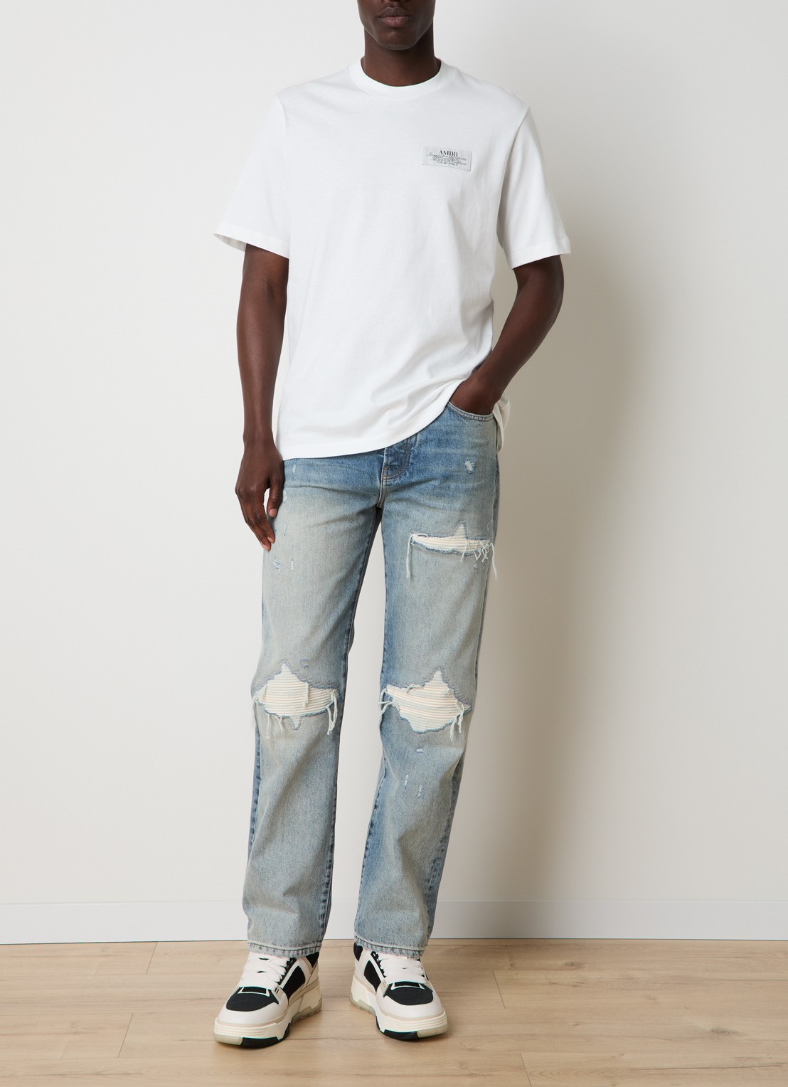 AMIRI Spirit T-shirt met logo- en backprint - voorkant 2 gebroken wit