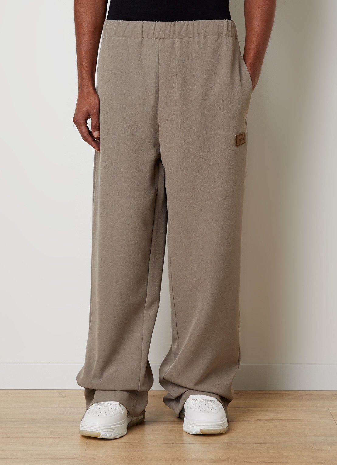 AMIRI Straight fit trackpants met steekzakken en logo - detail 2 donkerbeige