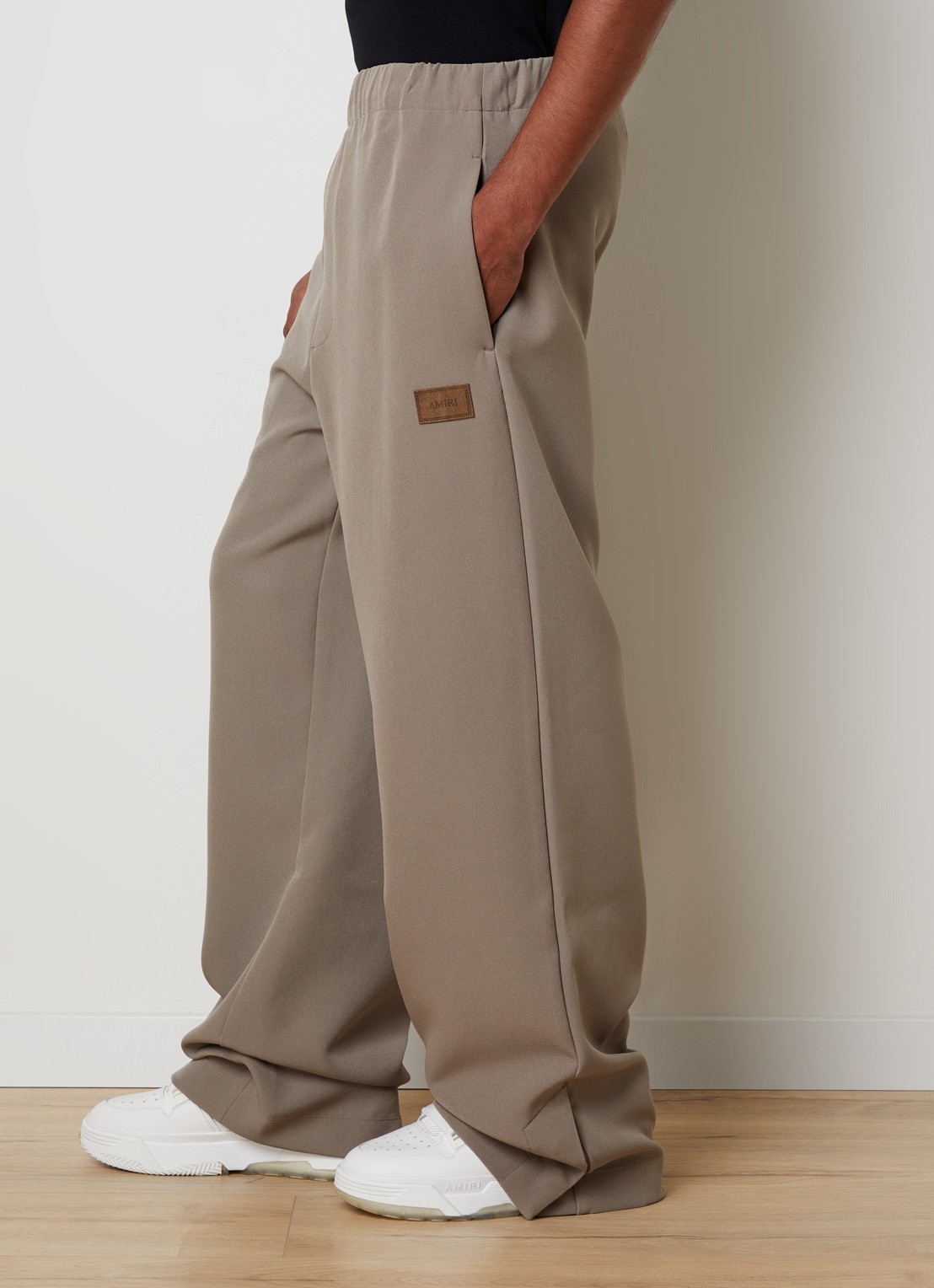 AMIRI Straight fit trackpants met steekzakken en logo - detail 3 donkerbeige