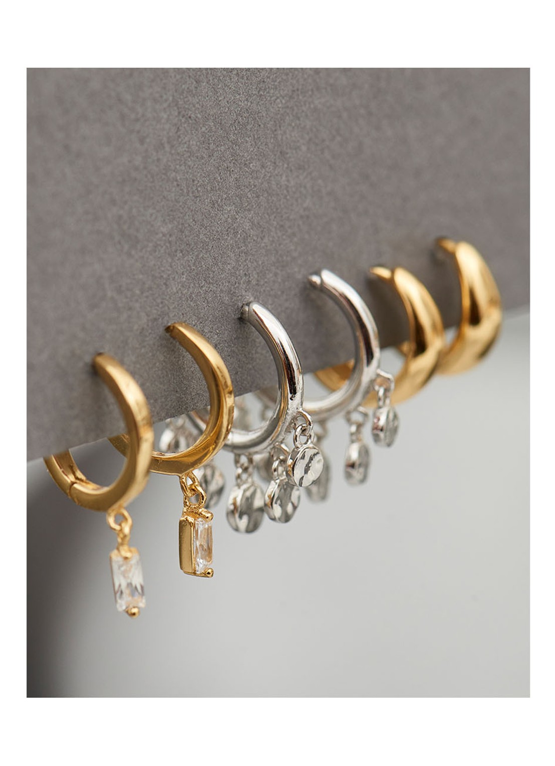 Ania Haie Luxe Huggie oorringen S verguld - detail goud
