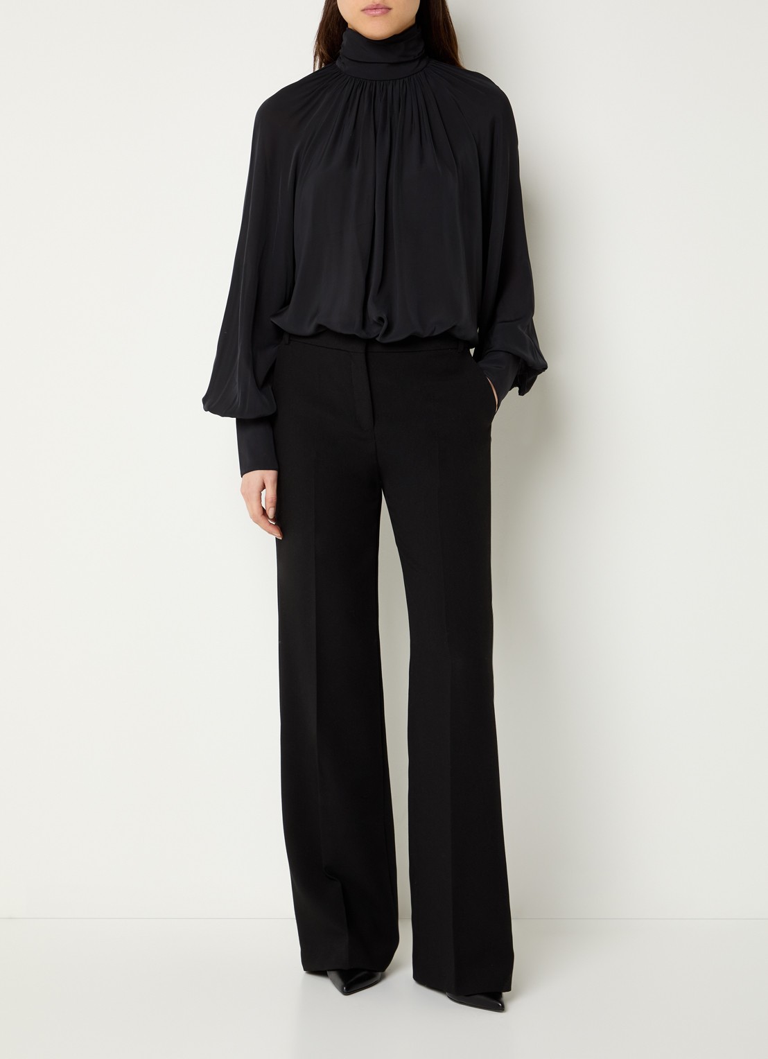 Anine Bing Anne blouse met opstaande kraag en ballonmouwen - voorkant 3 zwart