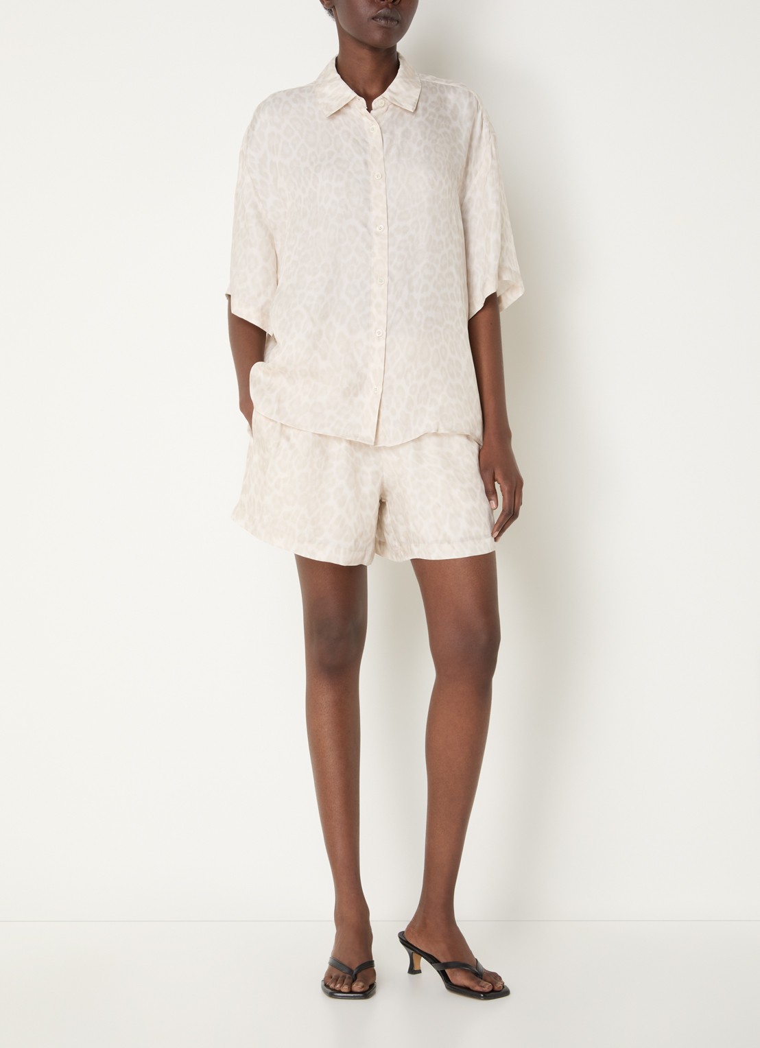 Anine Bing Blouse met panterprint - voorkant 3 beige
