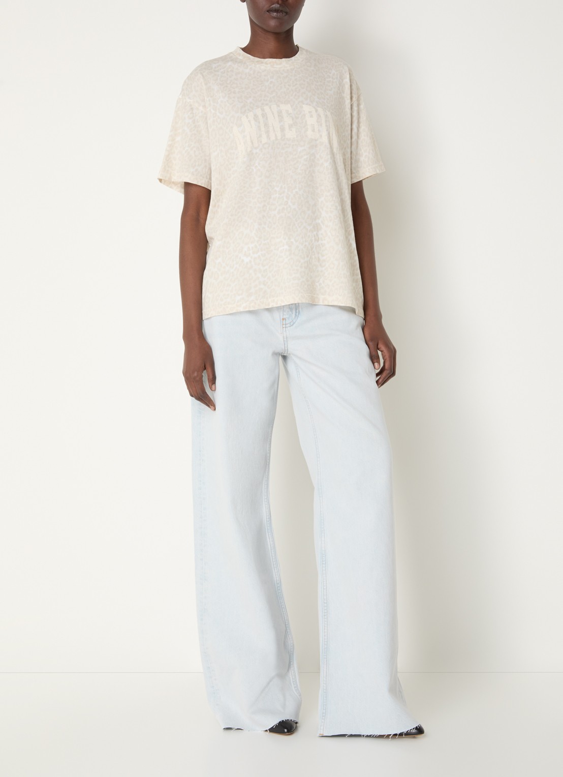 Anine Bing Cade T-shirt met panterprint - voorkant 4 beige