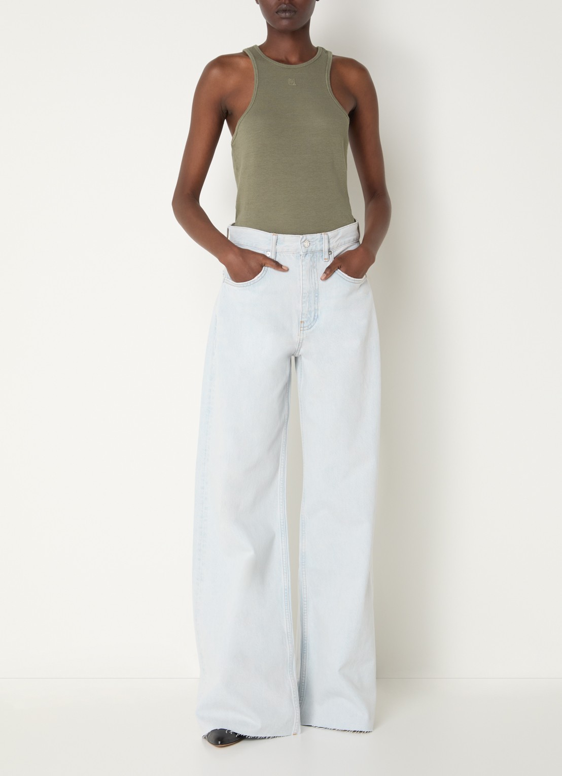 Anine Bing Cole tanktop met ribstructuur - voorkant 2 olijfgroen