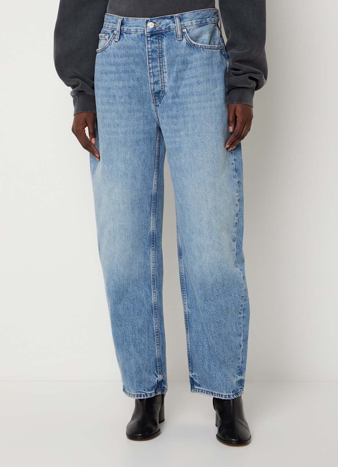 Anine Bing Fritz high waist tapered jeans met medium wassing - detail 4 indigo