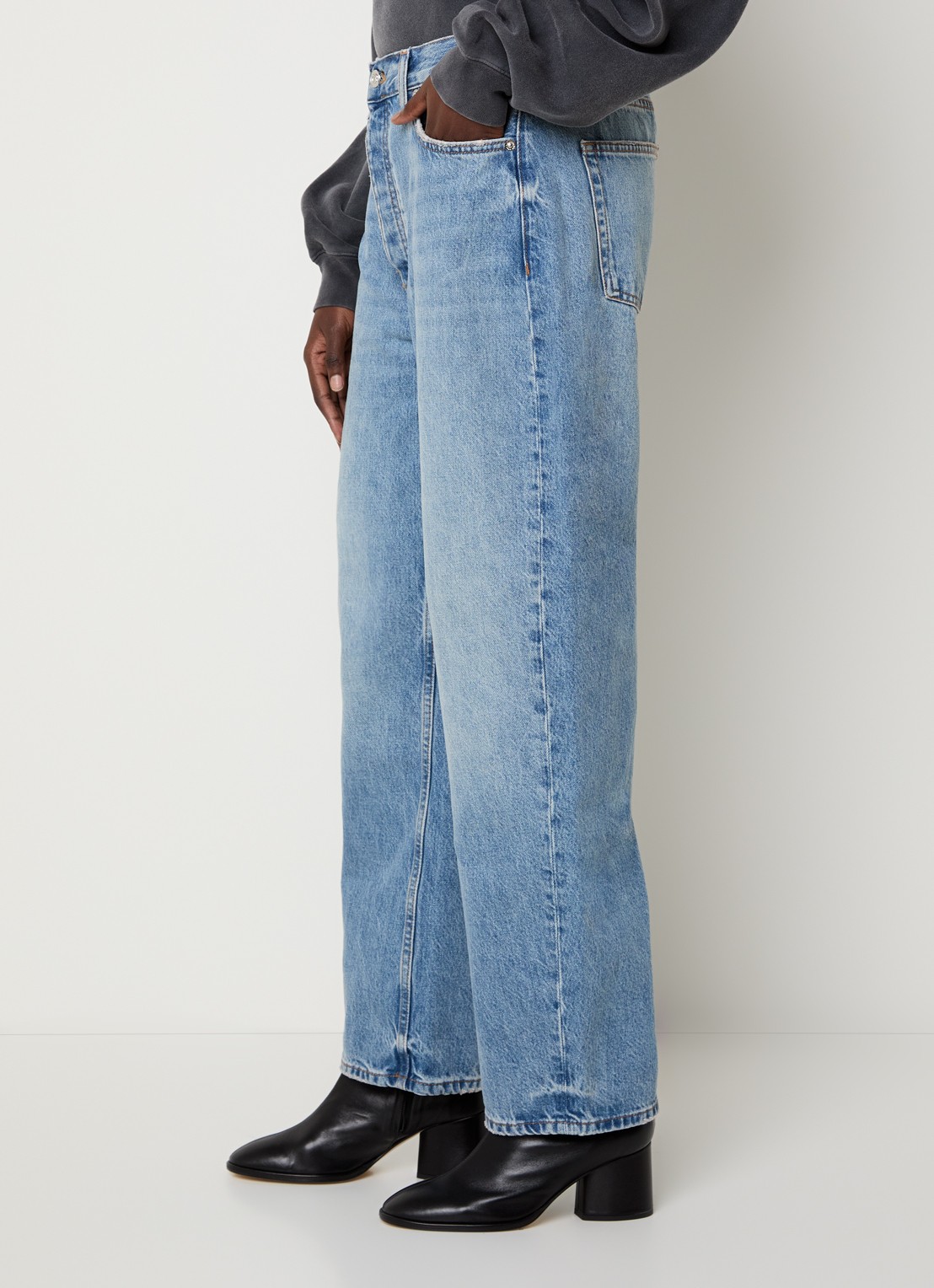 Anine Bing Fritz high waist tapered jeans met medium wassing - detail 5 indigo