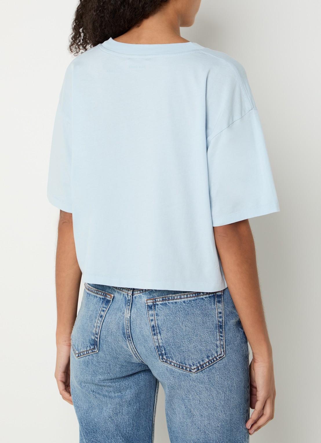 Anine Bing Johnny cropped T-shirt met logo - achterkant lichtblauw