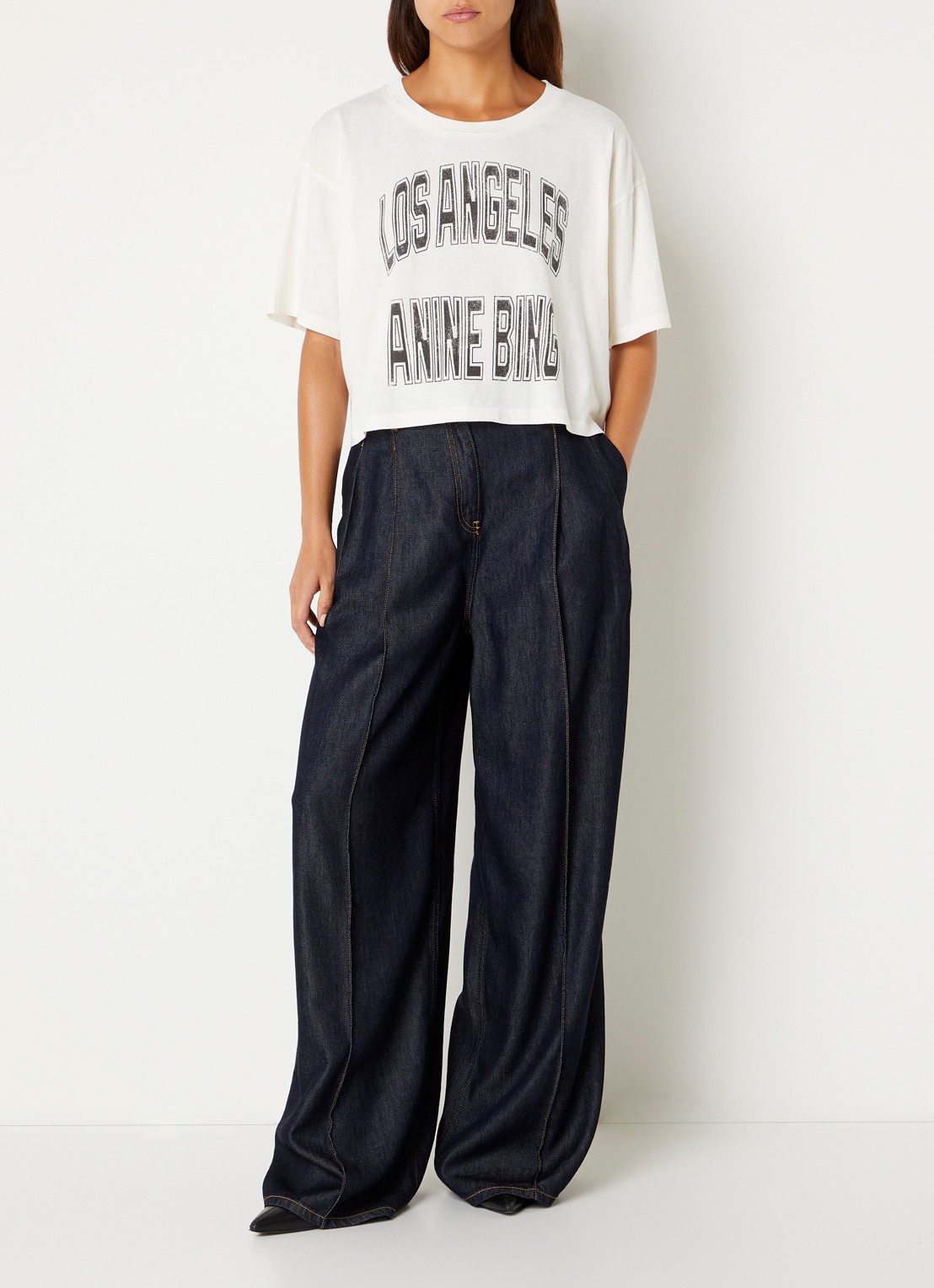Anine Bing Johnny cropped T-shirt met logoprint - voorkant 4 gebroken wit