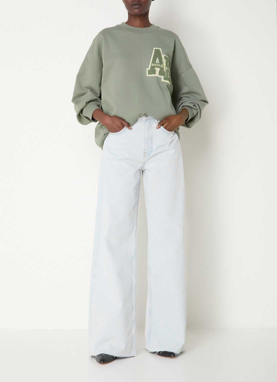 Anine Bing Miles oversized sweater met logoborduring - voorkant 3 olijfgroen