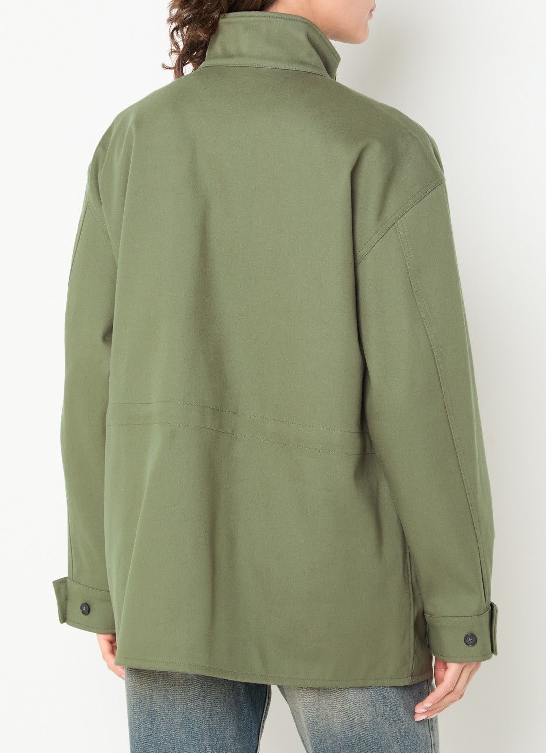 Anine Bing Sahara trenchcoat met opstaande kraag en klepzakken - achterkant legergroen