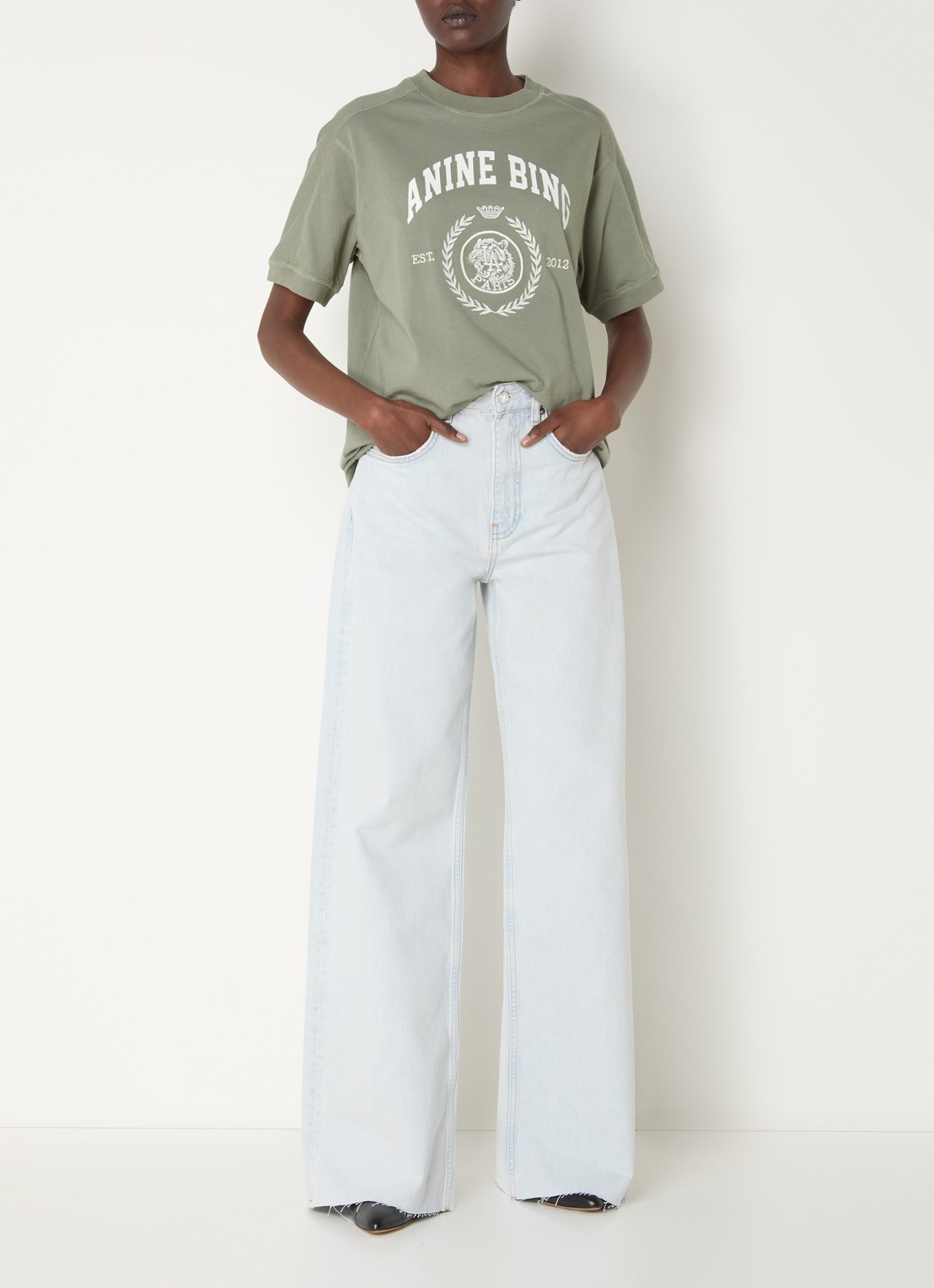 Anine Bing Walker T-shirt met logoprint - voorkant 3 olijfgroen