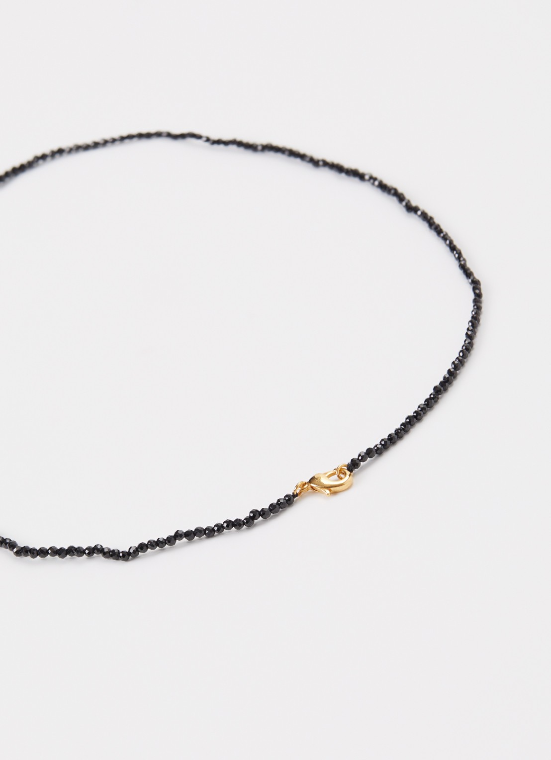 Anna + Nina Black Onyx Gemstone ketting verguld - detail 2 zwart