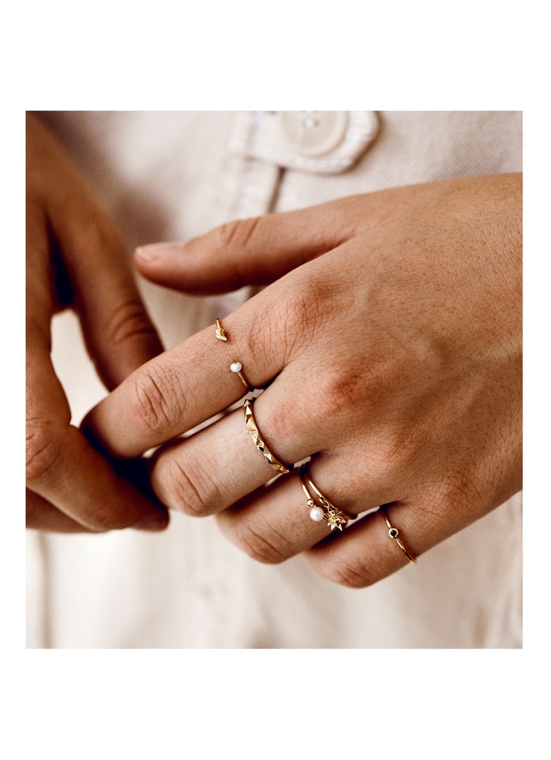 Anna + Nina Cosmic Dust ring van 14k goud met zoetwaterparel 18-2M908013G - detail geelgoud