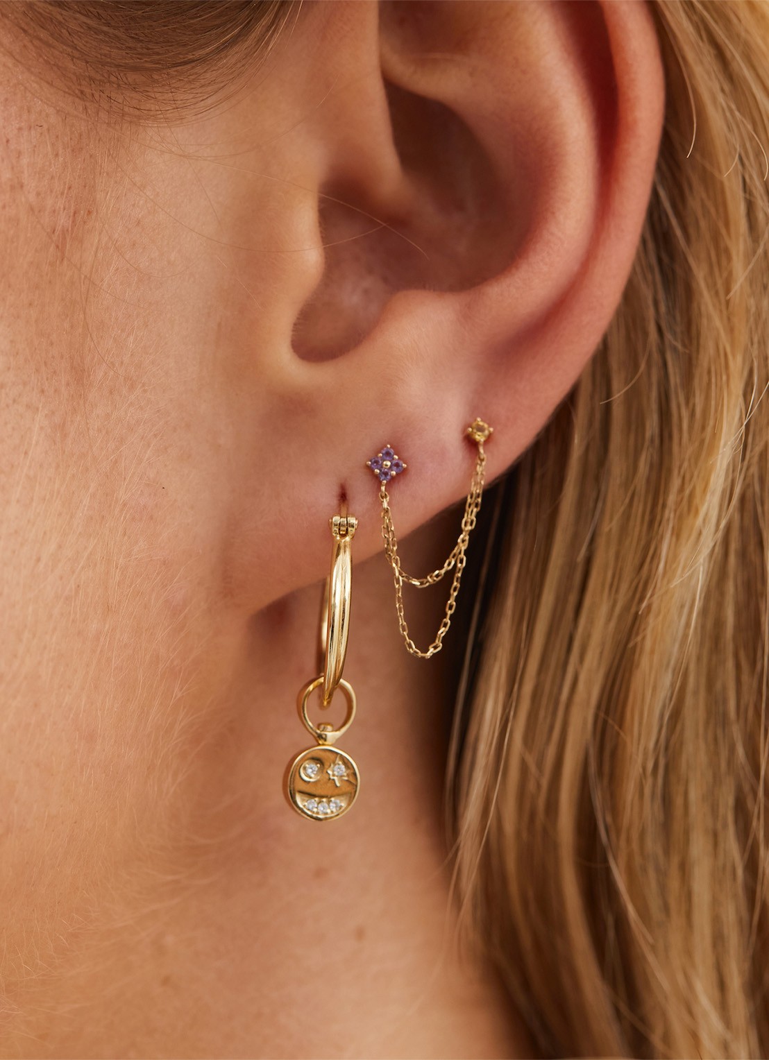 Anna + Nina Gilded Chain enkele oorbel van 14 karaat geelgoud met amethist en citrien - voorkant 2 geelgoud