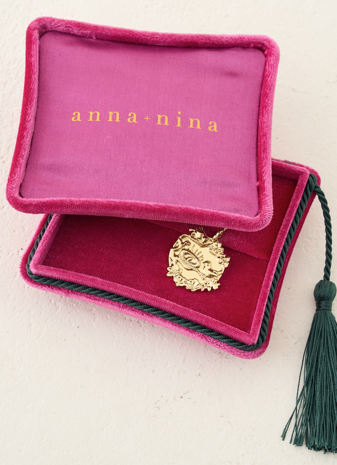 Anna + Nina Memorable love hanger verguld - detail 5 goud