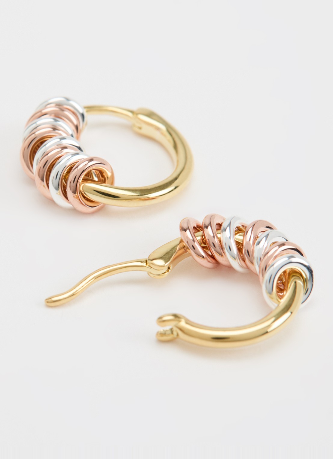Anna + Nina Mix It Up oorringen met hanger - detail 2 goud