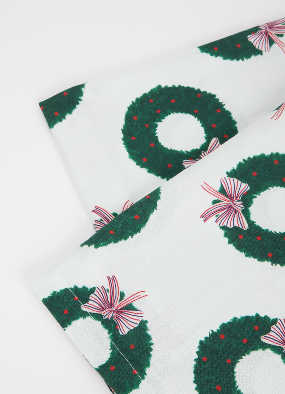 Anna + Nina Wreaths Galore tafelkleed 240 x 140 cm - voorkant 2 wit