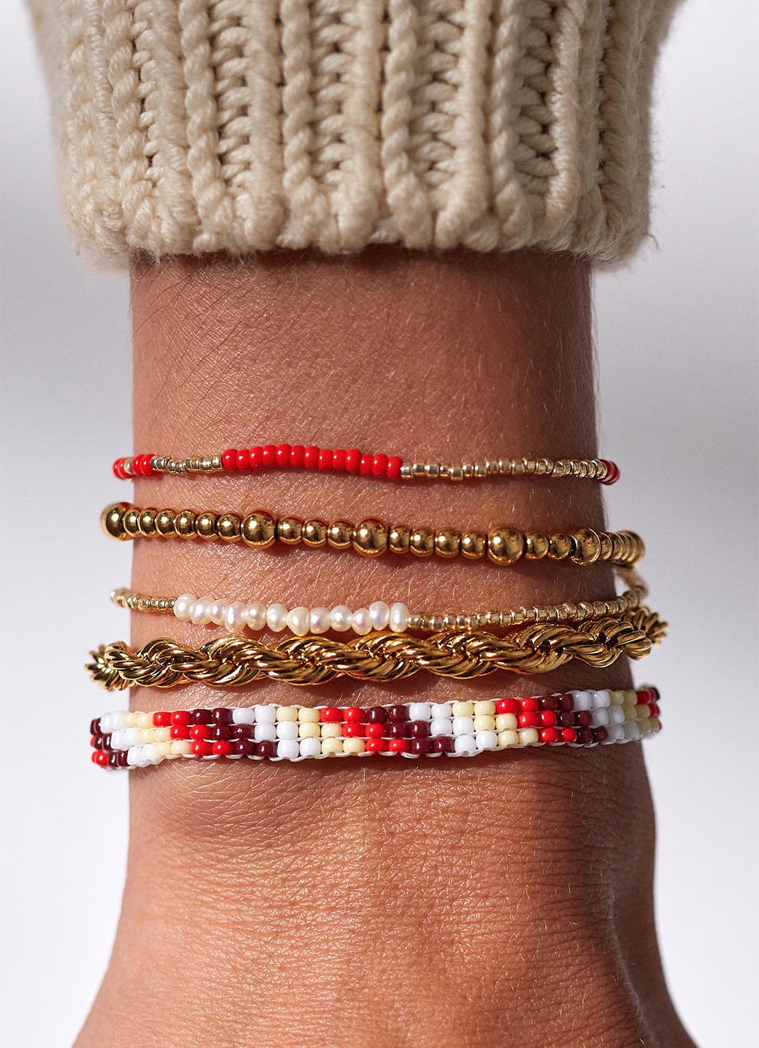 ANNI LU Arizona kralenarmband verguld - voorkant 2 cranberryrood