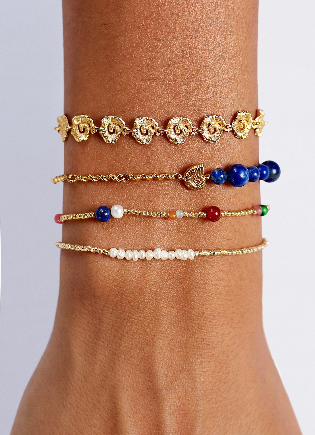 ANNI LU Deep Blue armband verguld  - detail 3 kobaltblauw