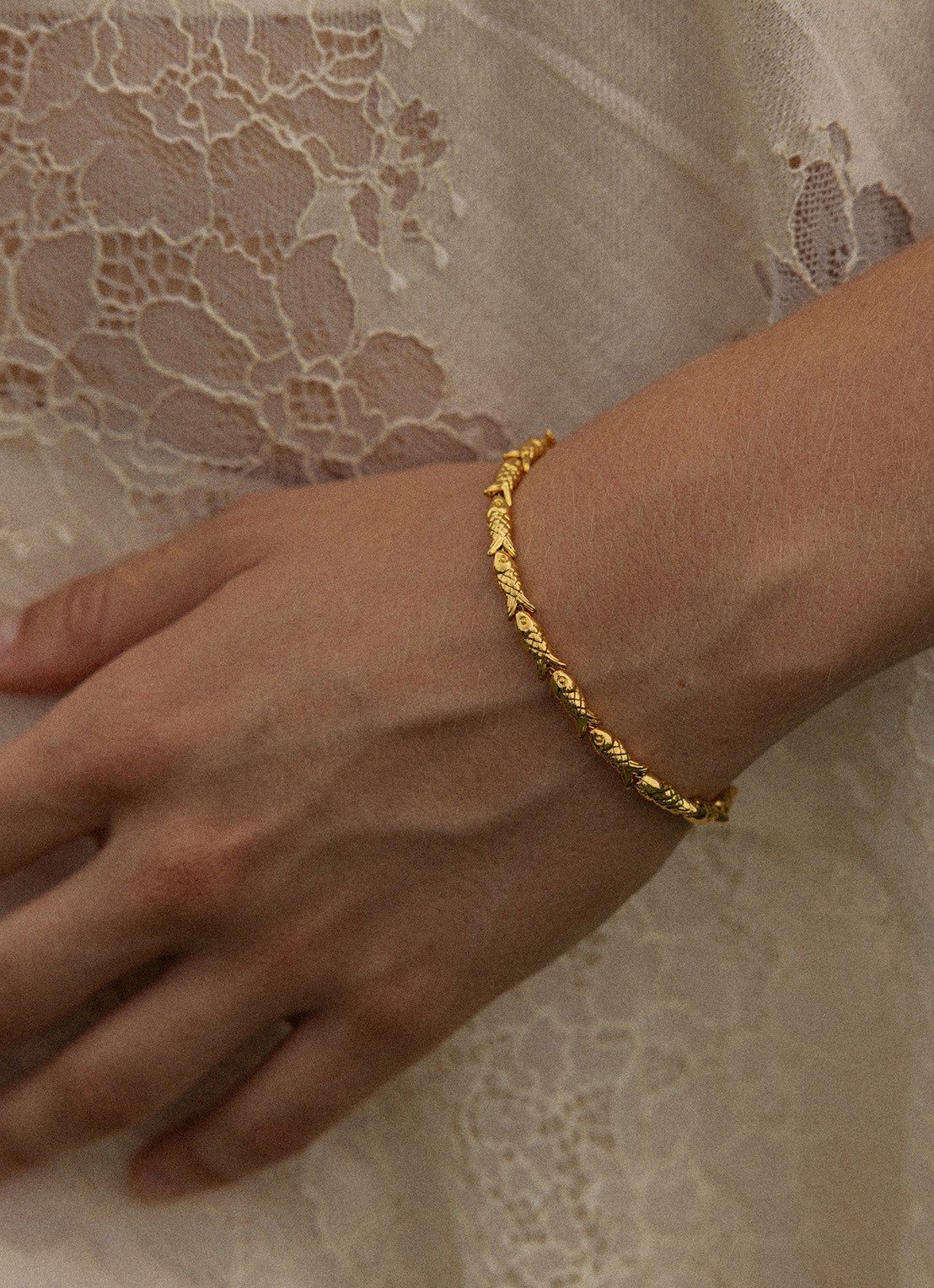 ANNI LU Fishy armband verguld - voorkant 4 goud