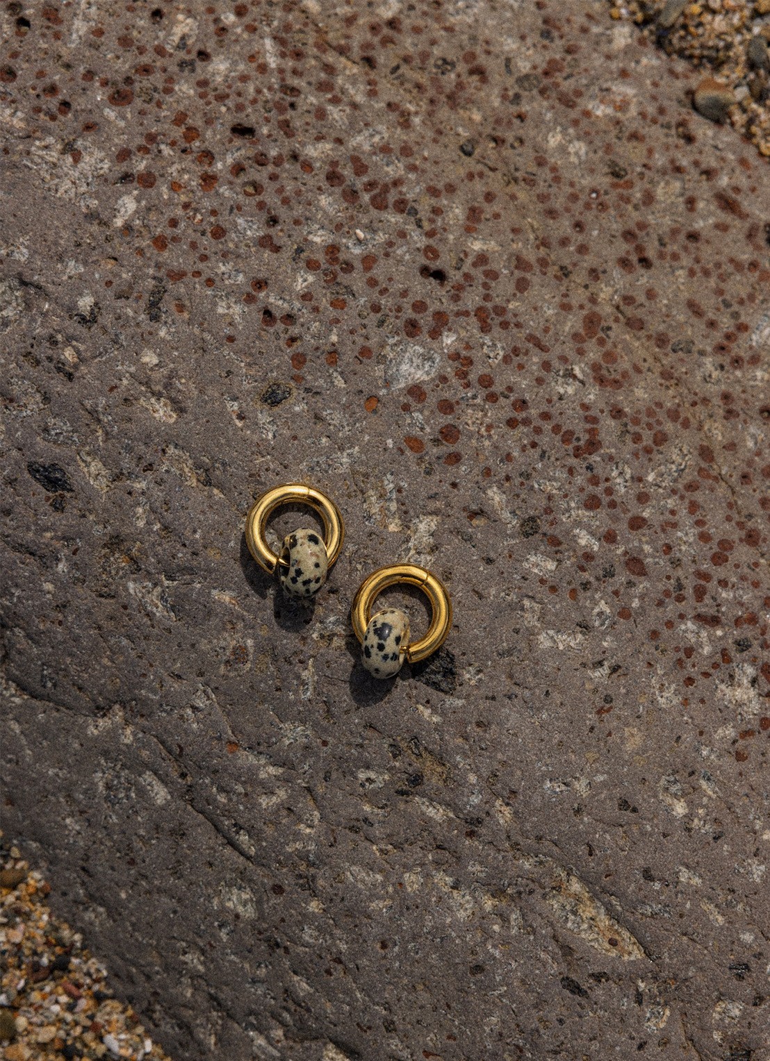 ANNI LU Glazed Donut oorringen verguld  - detail goud