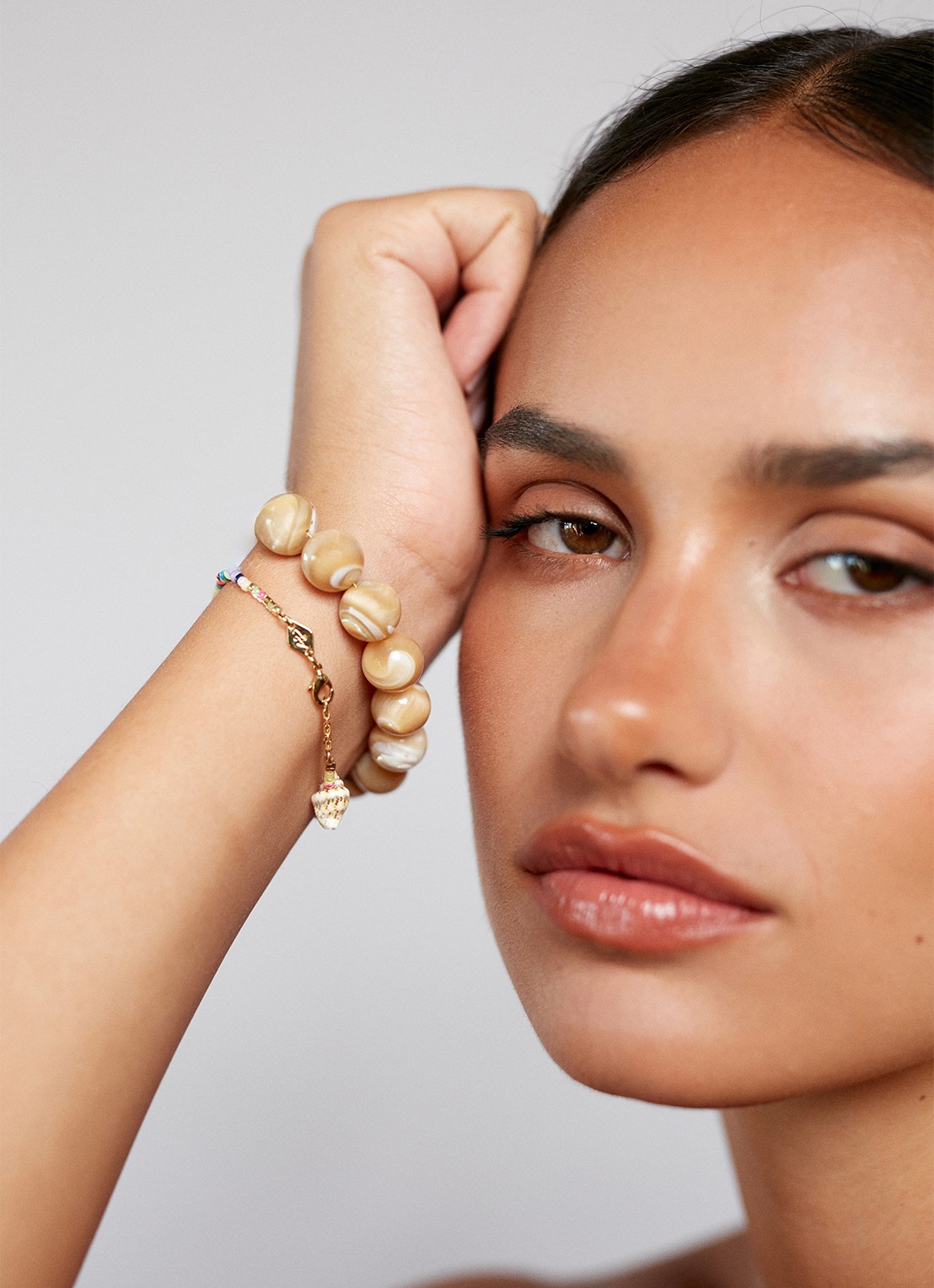 ANNI LU Jetset Gems armband verguld - detail beige