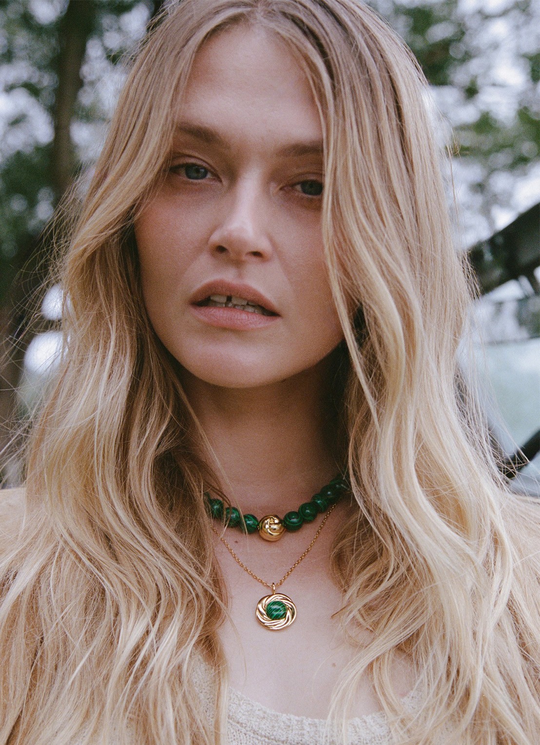 ANNI LU Malachite Knot ketting verguld - detail goud