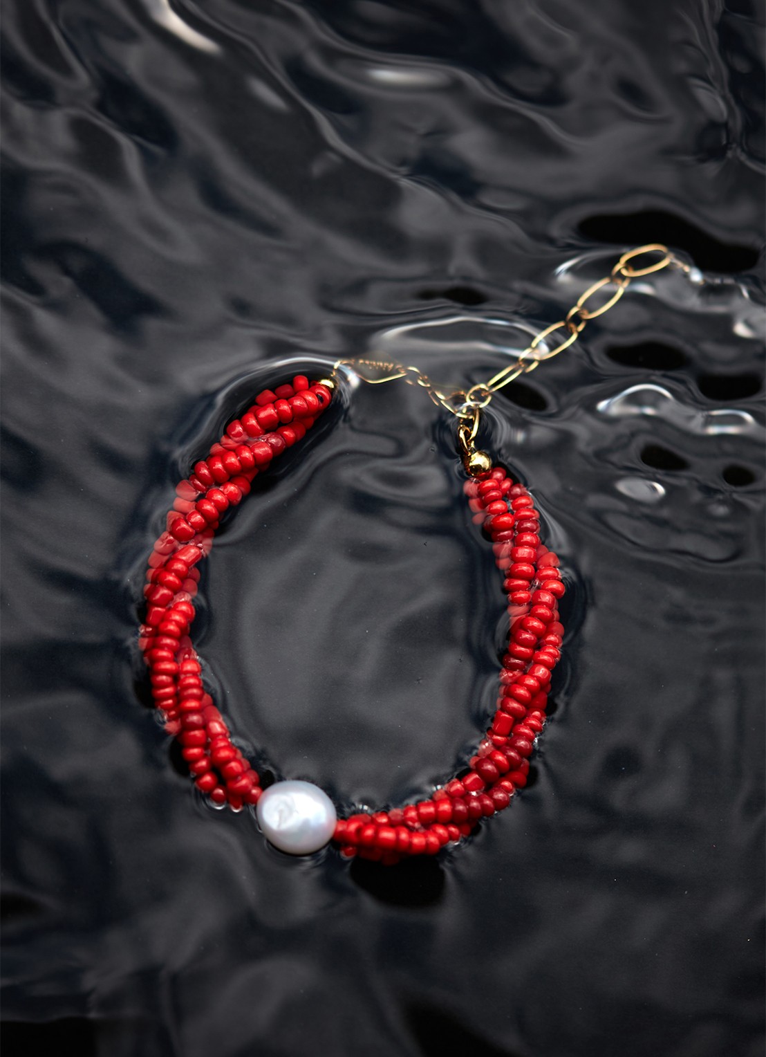 ANNI LU Scarlet Wave armband verguld  - detail oranjerood