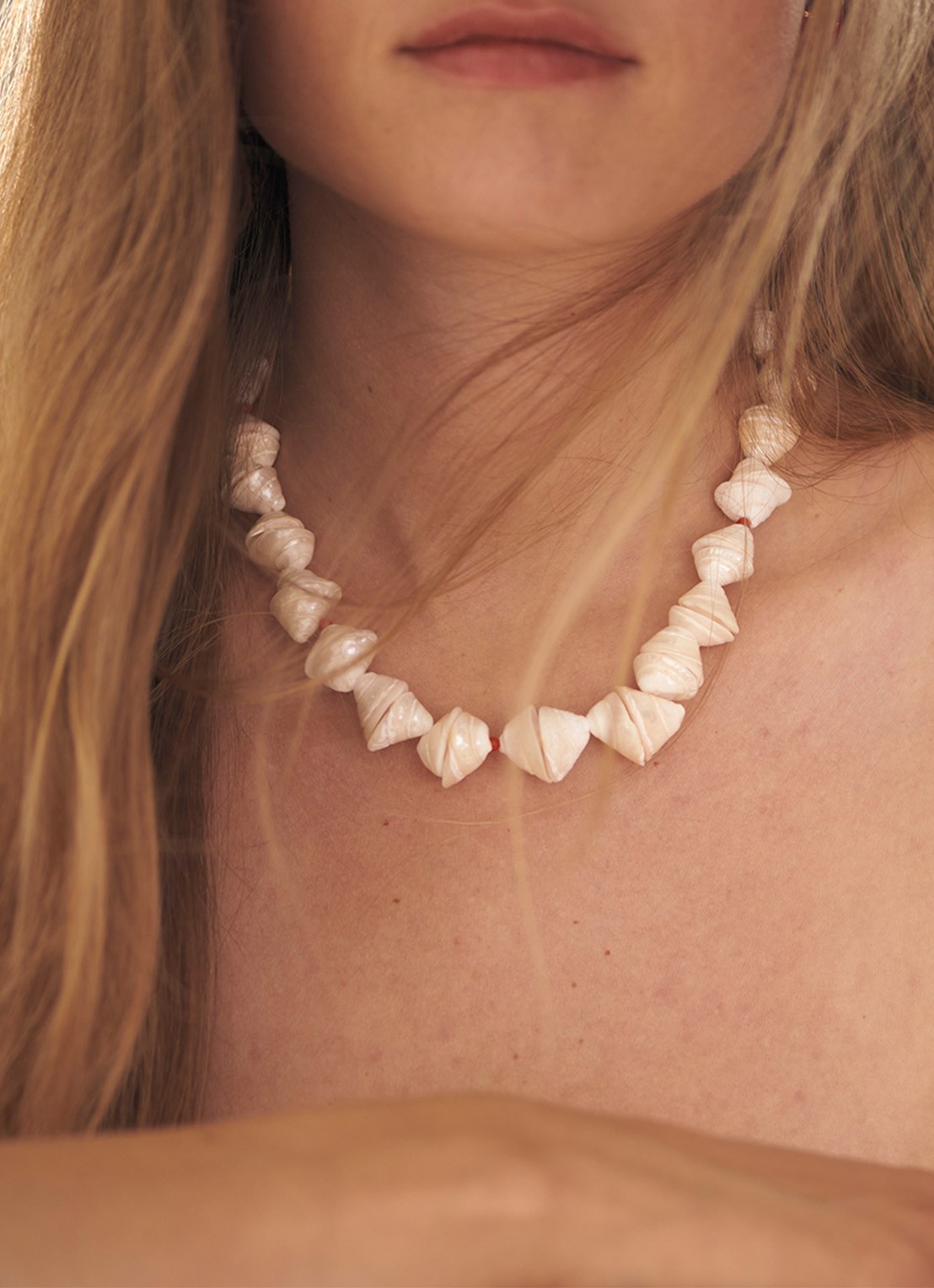 ANNI LU Seashell Smiles ketting  - voorkant 2 goud