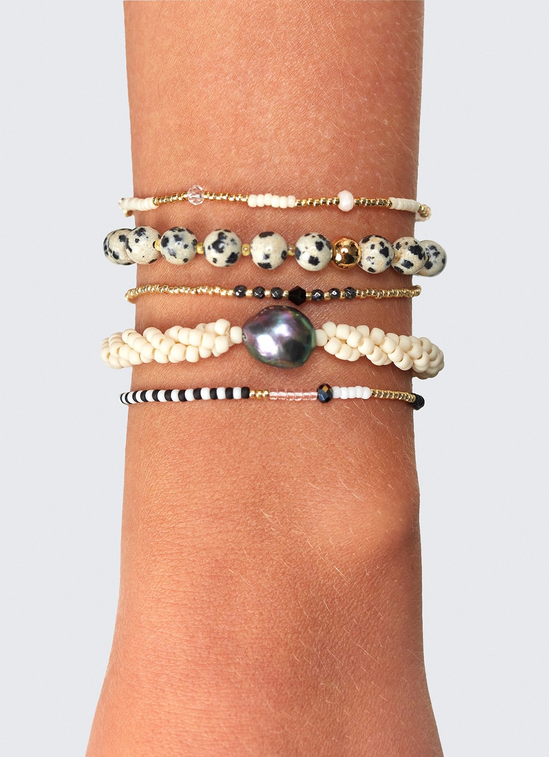 ANNI LU Twisted Treasure armband - voorkant 2 ivoor