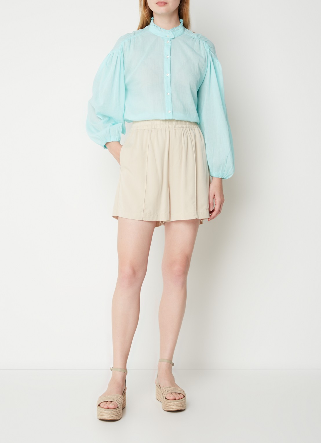 Antik Batik Anna blouse met opstaande kraag en ballonmouw - voorkant 3 aquablauw