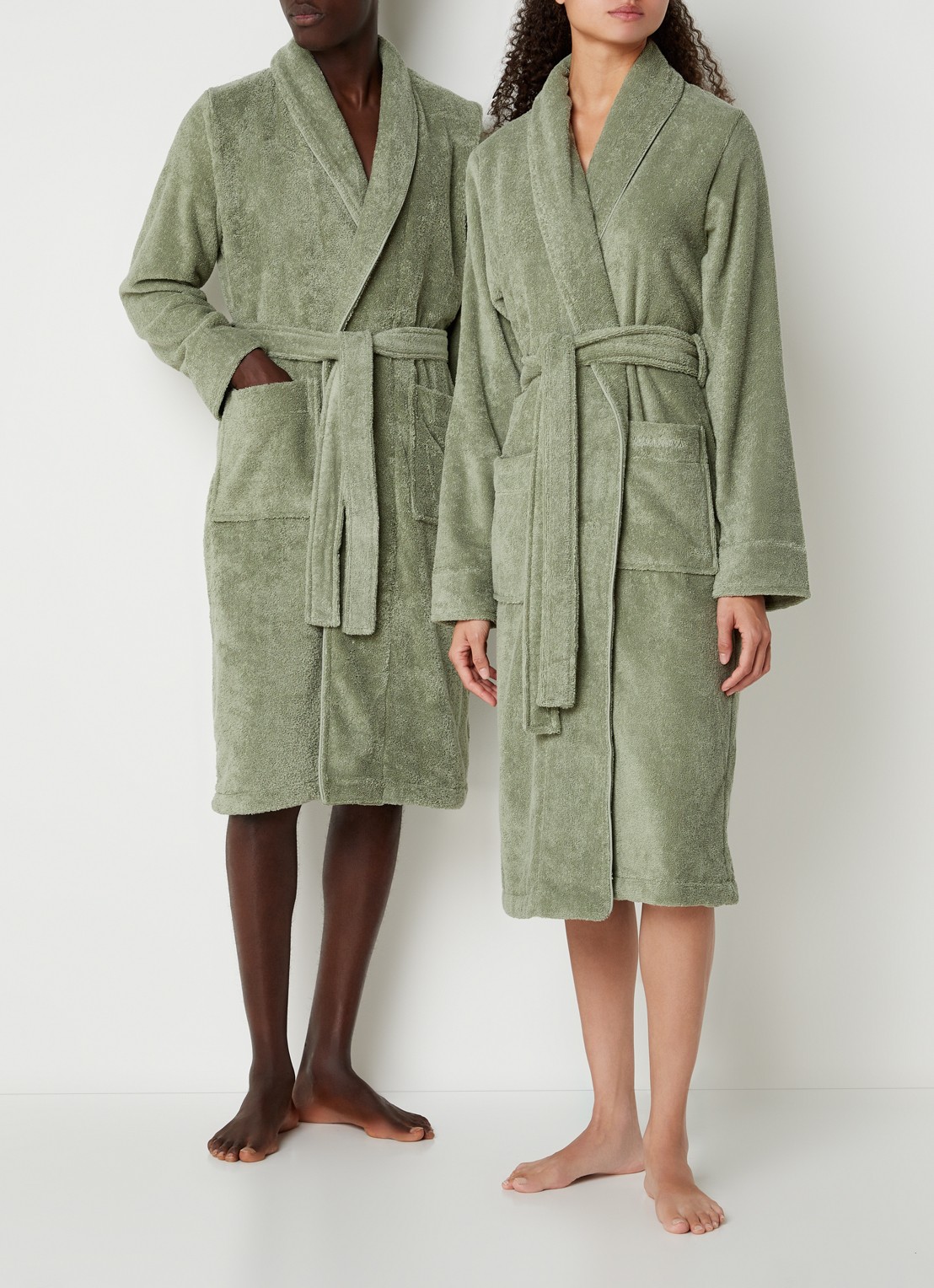 Aquanova Badjas van katoen met opgestikte zakken - unisex - detail 2 olijfgroen