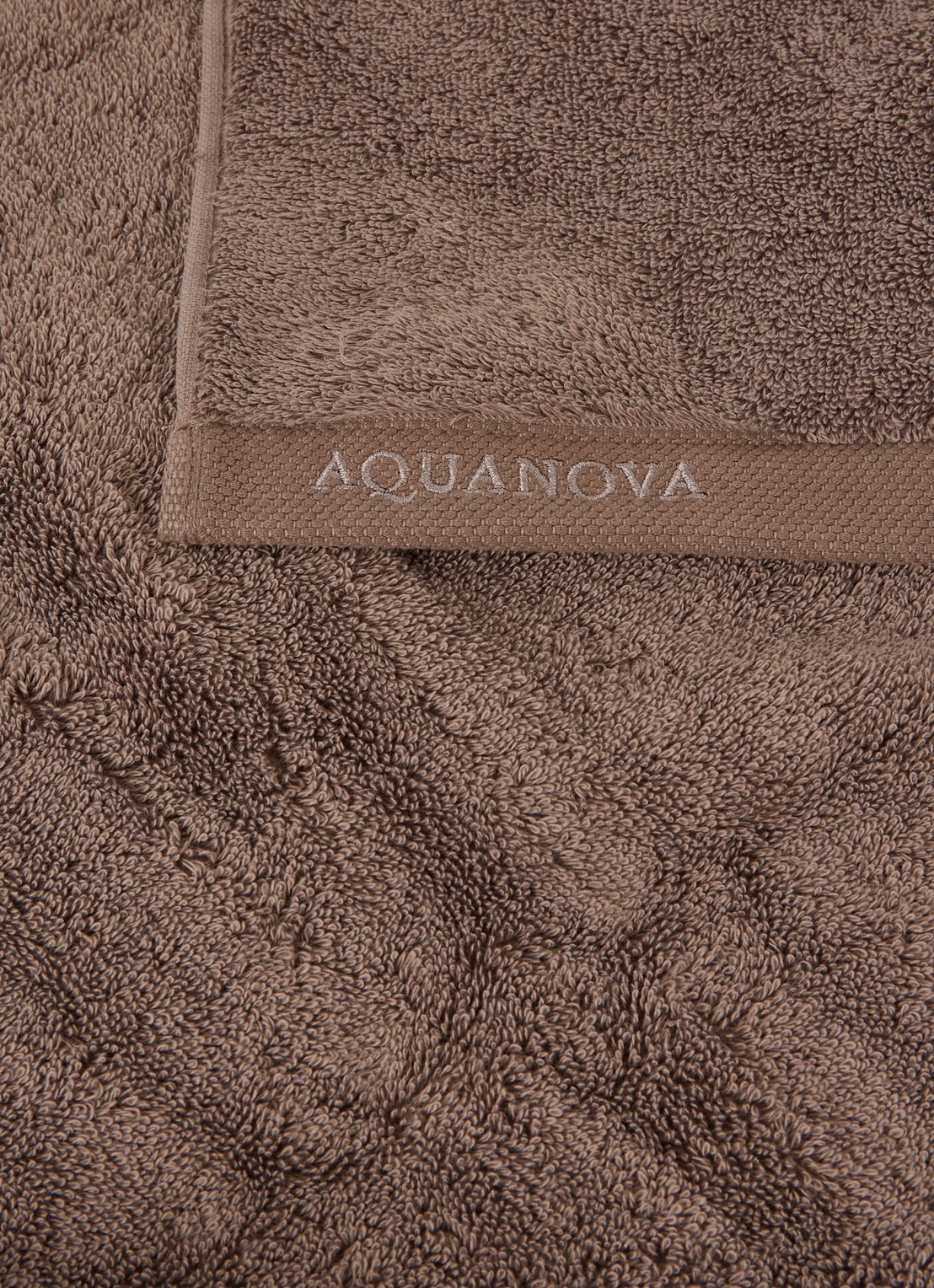 Aquanova London badhanddoek - 600 gr/m2 - 70 x 130 cm - voorkant 2 donkerbruin
