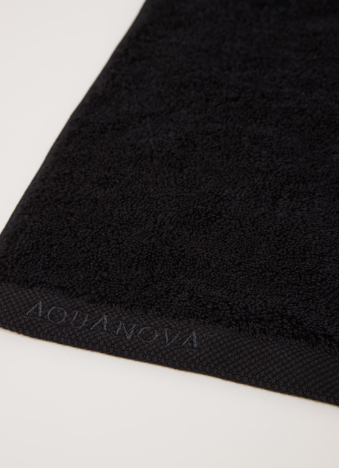 Aquanova London badlaken 70 cm x 130 cm - detail 3 zwart