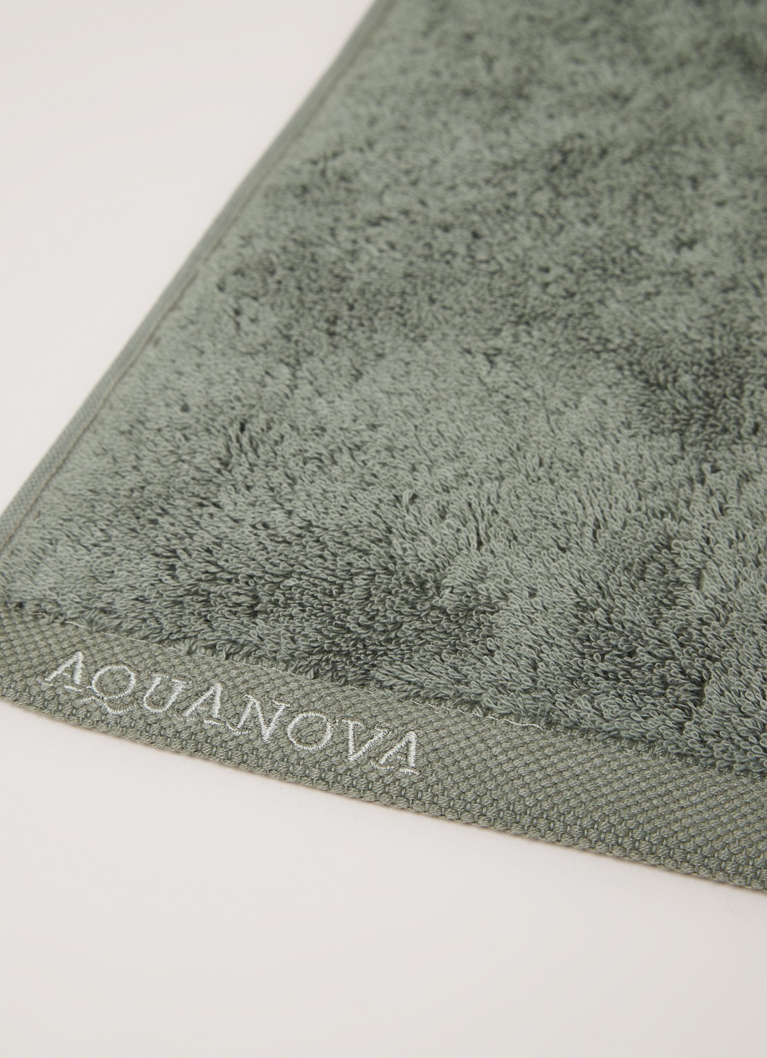 Aquanova London badlaken 70 cm x 130 cm - detail 3 legergroen