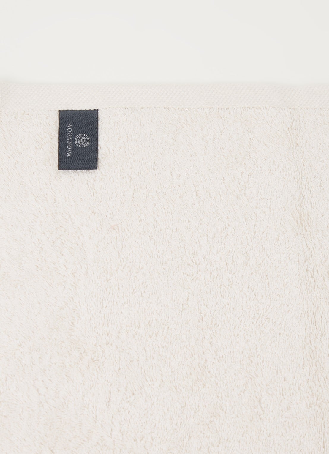 Aquanova London badserie - 600 gr/m² - detail gebroken wit