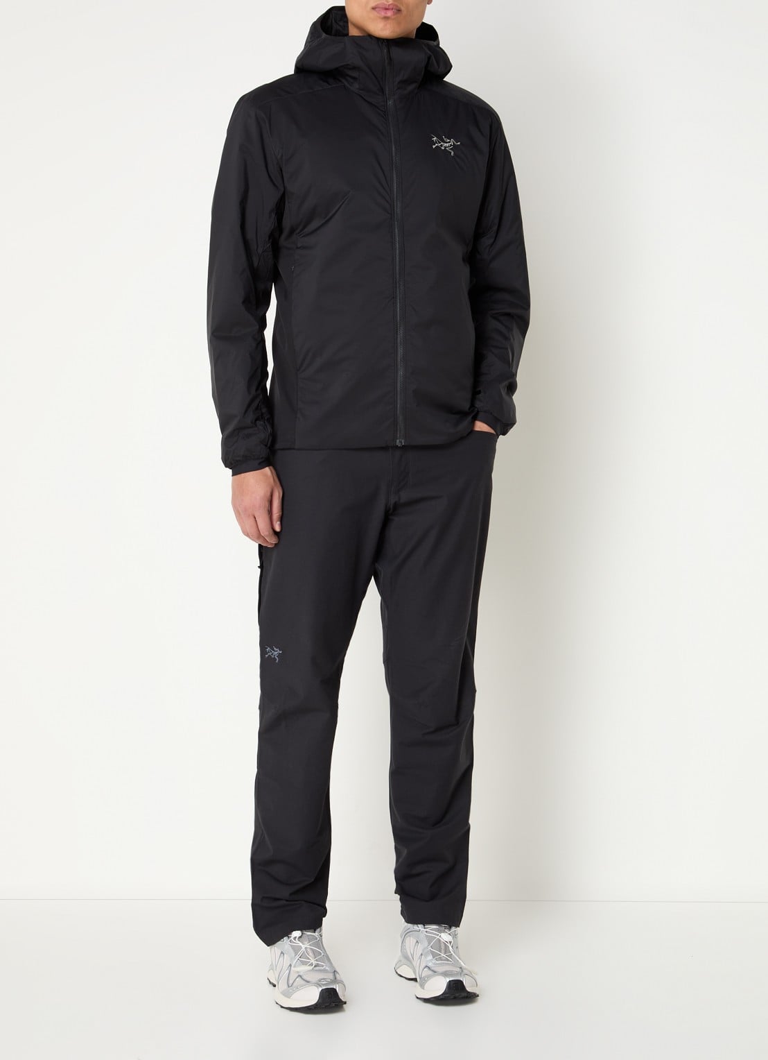 Arc'teryx Atom gewatteerd jack met capuchon en ritszakken - voorkant 2 zwart